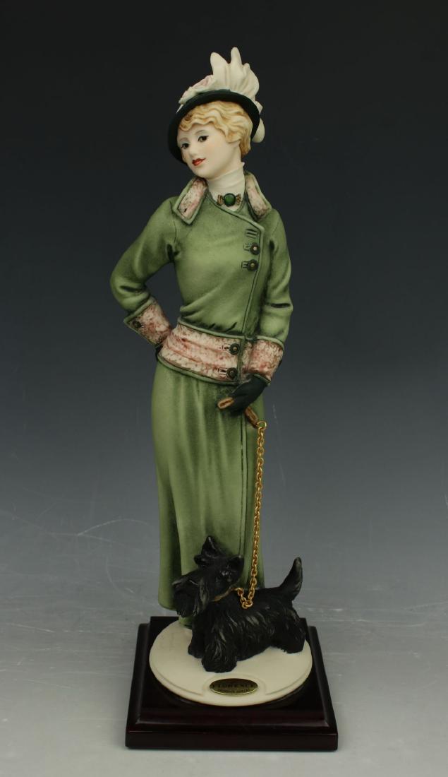 Giuseppe Armani Figurine 1305C "Champs Elysees": MANUFACTURE: Florence - Giuseppe Armani (Italy) NAME: Champs Elysees NUMBER: 1305C YEAR: 1999 CONDITION: Excellent. No chips, no cracks. NO BOX. HEIGHT: 11 inch / 27 cm WIDTH: 3 inch / 8 cm DEEP: 3 in