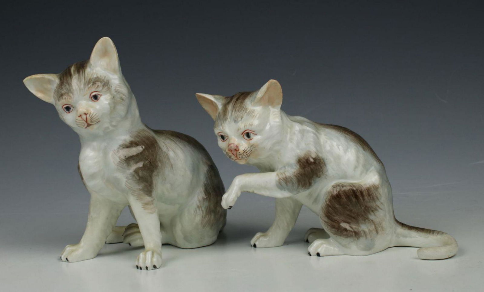 Potschappel Carl Thieme pair of figurines "Cats": MANUFACTURE: Potschappel Carl Thieme (GERMANY) NAME: Cats CONDITION: Excellent. No chips, no cracks. NO BOX. HEIGHT: 5 inch / 12 cm WIDTH: 6 inch / 15 cm DEEP: 3 inch / 7 cm CATEGORY: porcelain cerami