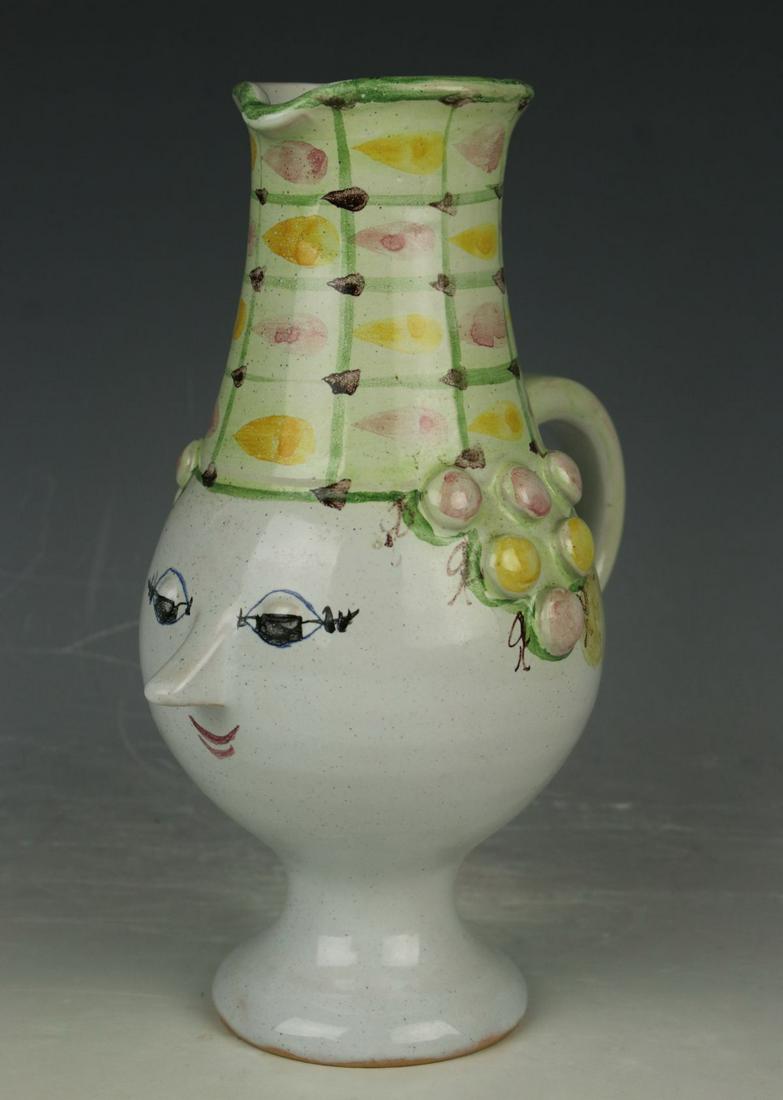 Bjorn Wiinblad figurine K3 Head Pitcher Ewer: MANUFACTURE: Nymolle (DENMARK) SCULPTOR: Bjorn Wiinblad (1918-2006) NAME: Head Pitcher Ewer NUMBER: K3 YEAR: 1967 CONDITION: Excellent. No chips, no cracks. NO BOX HEIGHT: 7 inch / 17 cm WIDTH: 5 inch
