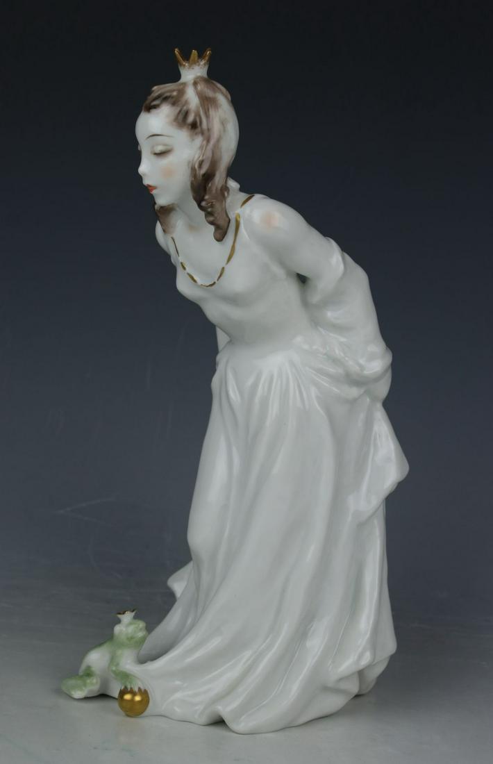 Rosenthal Friedrich Gronau Figurine 1793 "Frog Queen": MANUFACTURE: Rosenthal (GERMANY) SCULPTOR: Lore Friedrich - Gronau in 1948 NAME: Frog Queen (Princess and Frog) NUMBER: 1793 YEAR: circa 1940-s CONDITION: Excellent. No chips, no cracks. HEIGHT: 8 inc