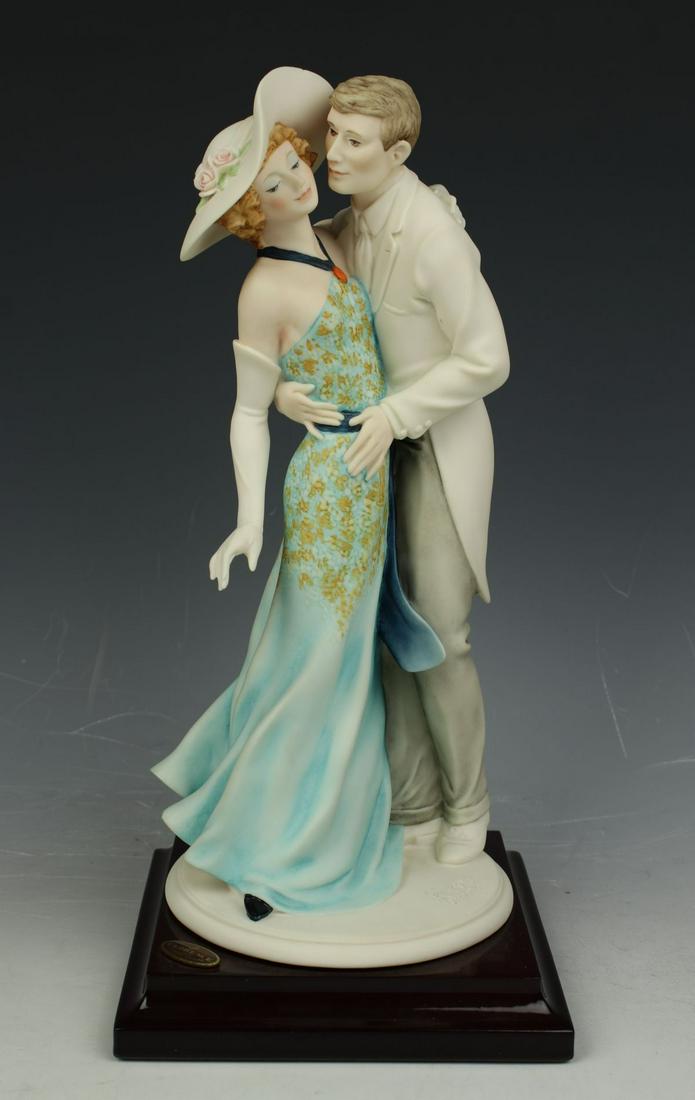 Giuseppe Armani figurine 1550C "Stolen Kiss" (1 of 10)