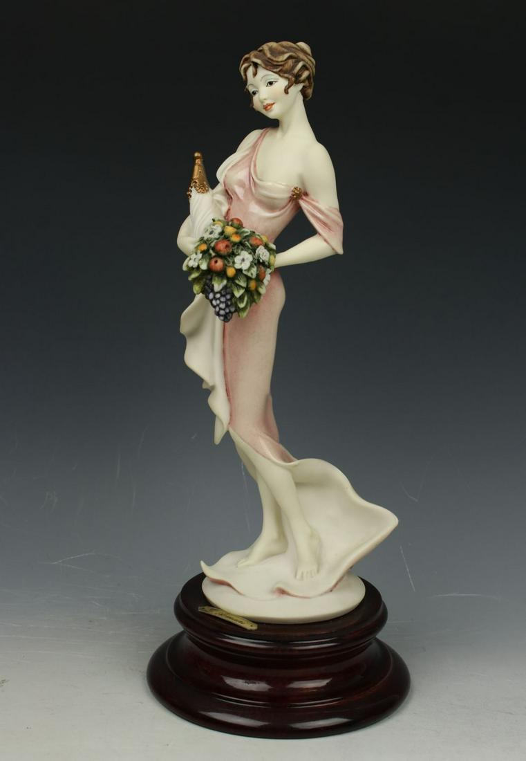 Giuseppe Armani Figurine 846C "Lady with Cornucopia": MANUFACTURE: Florence - Giuseppe Armani (Italy) NAME: Lady with Cornucopia NUMBER: 846C YEAR: 1991 CONDITION: Excellent. No chips, no cracks. NO BOX. HEIGHT: 11 1/2 inch / 29 cm WIDTH: 5 inch / 12 cm 