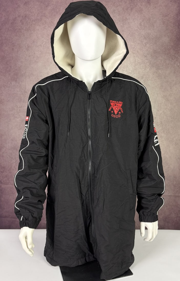 The Weeknd's Wardrobe - Puma x XO coat: The Weeknd x Puma x XO Homage 2018 Worldwide Hooded Coat Rare New. Noted by the consignor as new (unworn). SIZE: L CONDITION: Pre-owned. The photographs are part of this description - please review th