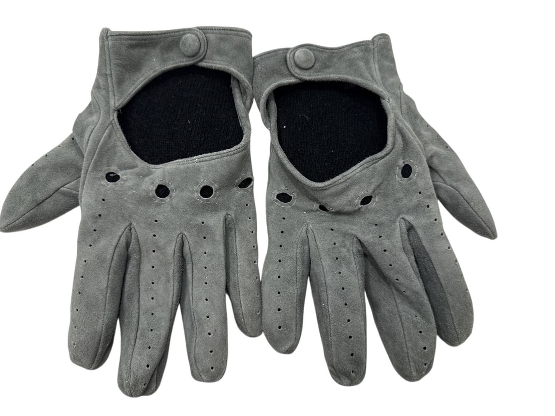 The Weeknd's Wardrobe - Vianel New York Gloves: Vianel New York Gloves. Noted by the consignor as new (unworn). CONDITION: Pre-owned. The photographs are part of this description - please review them carefully to assess condition. PROVENANCE: From 