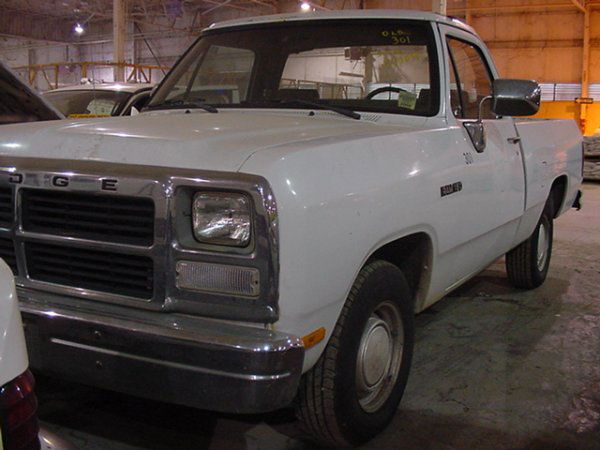 1993 DODGE RAM 150 PICKUP: 1993 Dodge Ram 150 Pickup, 2-door, VIN: 1B7GE16X4PS251287, Mileage: 106645, White, 6-cyl, automatic, tires: good, exterior condition fair, scratched, dented. Interior condition good and dirty. Paint f