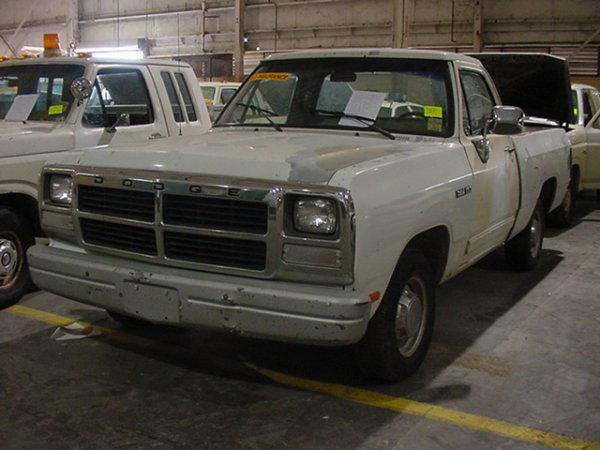 1991 DODGE RAM 150 PICKUP: 1991 Dodge Ram 150 Pickup 2-door, NO KEYS, VIN: 1B7GE06X7MS301735, Mileage: 153810, White, 6-cyl, automatic. Tires fair. Exterior condition: fair, scratched, dented. Interior condition: fair, worn, to