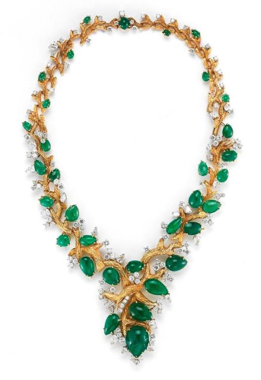 AN EMERALD, DIAMOND AND GOLD NECKLACE (1 of 1)