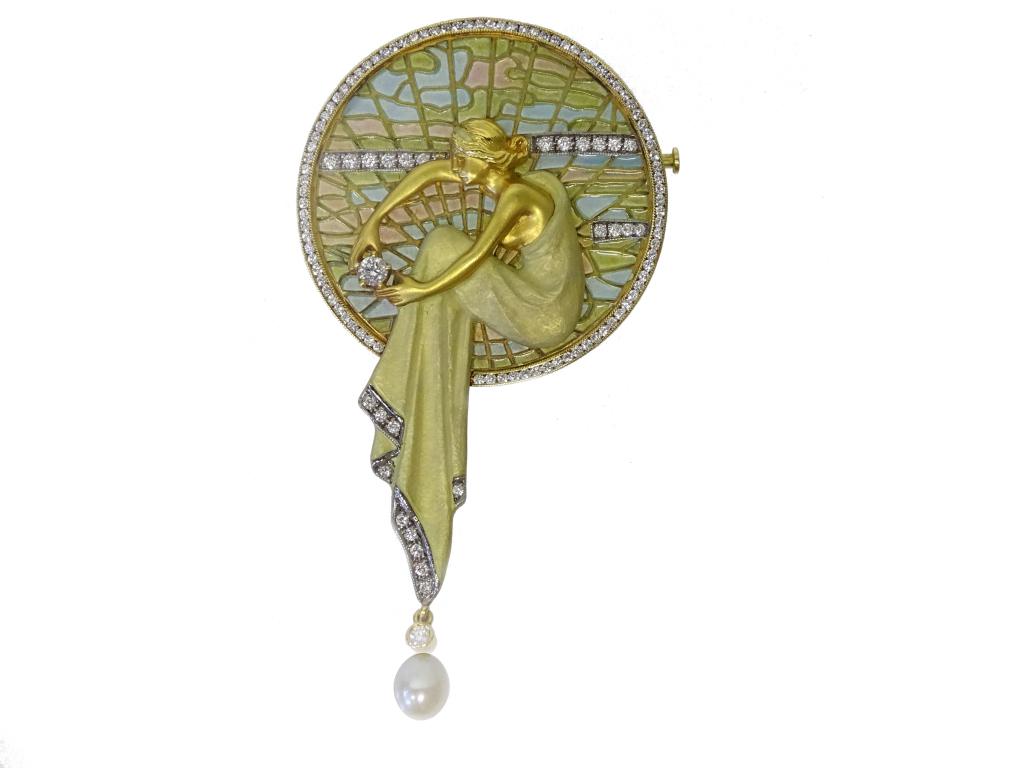 MASRIERA PLIQUE-A-JOUR Diamond Brooch: MASRIERA PLIQUE-A-JOUR Diamond Brooch. 18 Karat Yellow Gold. Total Weight 25.7 dwt. Measures 3 1/2 inches long. Stamped Masriera.