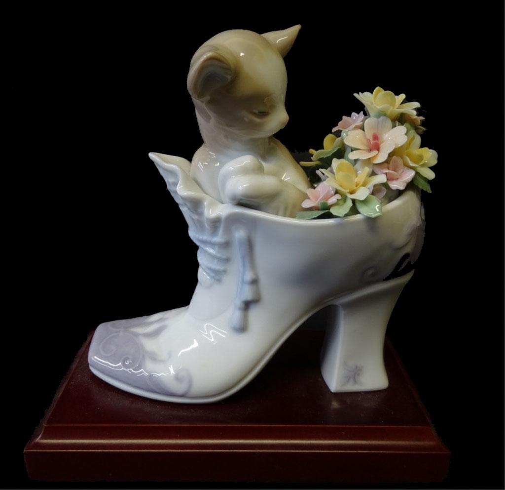 Lladro Daisa 2000 Cozy Fit Porcelain (1 of 2)