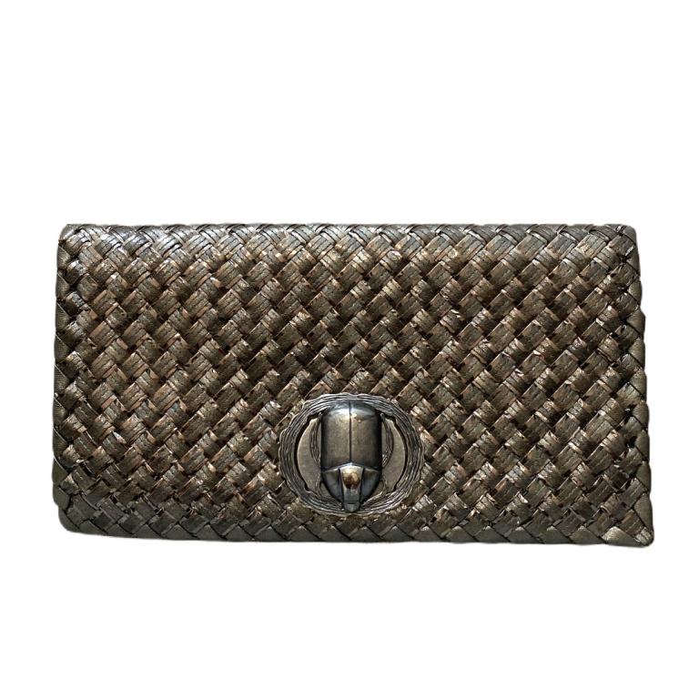 Bottega Veneta Scarab Beetle Clutch: Incredible limited Bottega Veneta Scarab clutch from 2012. This Clutch is made of an iridescent woven paper material with an Unique Scarab beetle turn-lock closure. Clutch opens to reveal a deep pocke