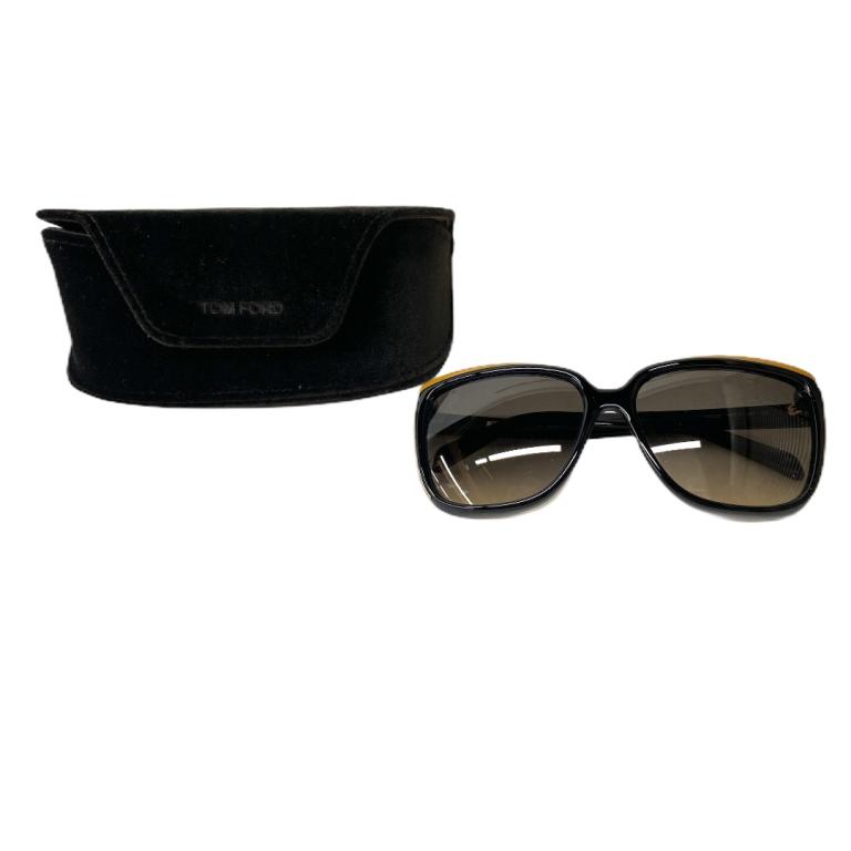 Ladies Fendi Sunglasses. (1 of 5)