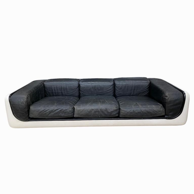 William Andrus Fiberglass Sofa: Fiberglass and acrylic sofa by William Andrus for Steelcase, 1970s. 84 x 26 x 34 approx.