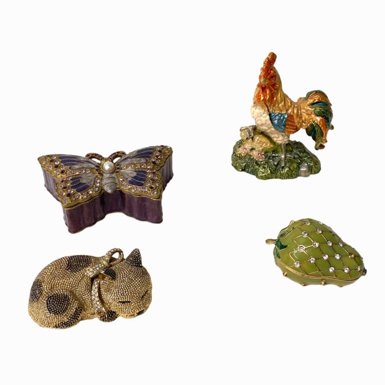 (4) Collection Of Miscellaneous Pill Boxes: (4) Collection Of Miscellaneous Pill Boxes Total Measures, 4 Inches High X 3 Inches Wide X 2 Inches Deep
