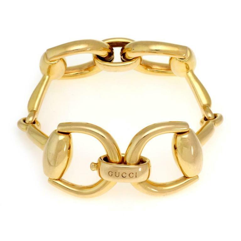 Gucci 18k Yellow Gold Large Horse Bit Link Bracele: This is a gorgeous authentic chic bracelet by Gucci, it is crafted from 18k yellow gold with a fine polished finish featuring 4 large horse bit links joined together with 1 large oval link. It secures