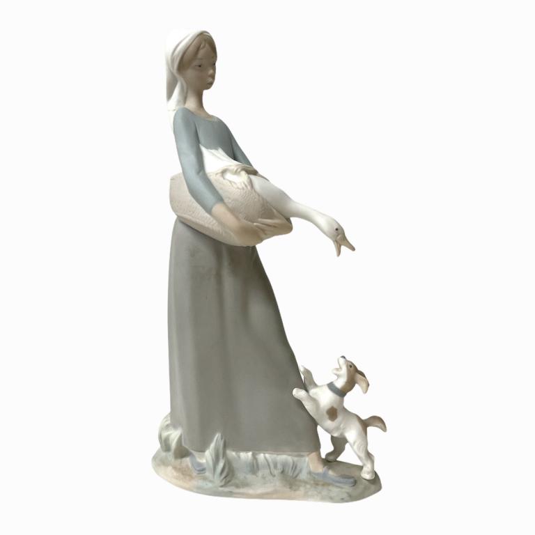 Lladro Porcelain Woman & Goose Figurine: Lladro Porcelain Woman & Goose Figurine. Signed at bottom. Piece has been restored/repaired. Measures approximately 11 inches high x 6 inches wide.