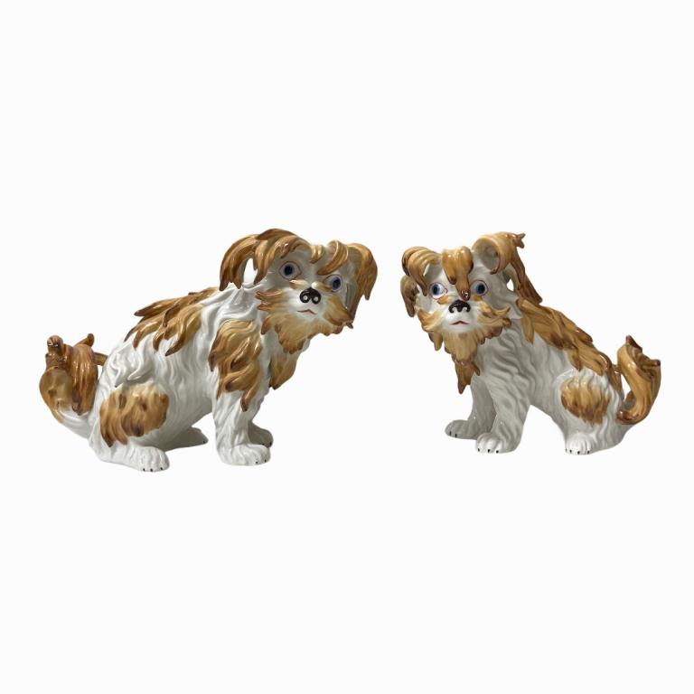 Mottahedeh Sir Humphrey Wakefield Porcelain Dogs: Pair of Mottahedeh Sir Humphrey Wakefield Porcelain Dogs. Made in Italty. Signed at the bottom. Each figurine measures approximately 8 inches high x 10 inches wide x 5 inches deep.