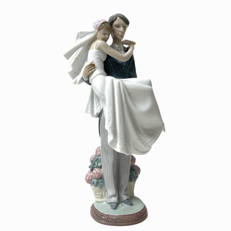 Lladro Porcelain Bride & Groom Figurine (1 of 5)