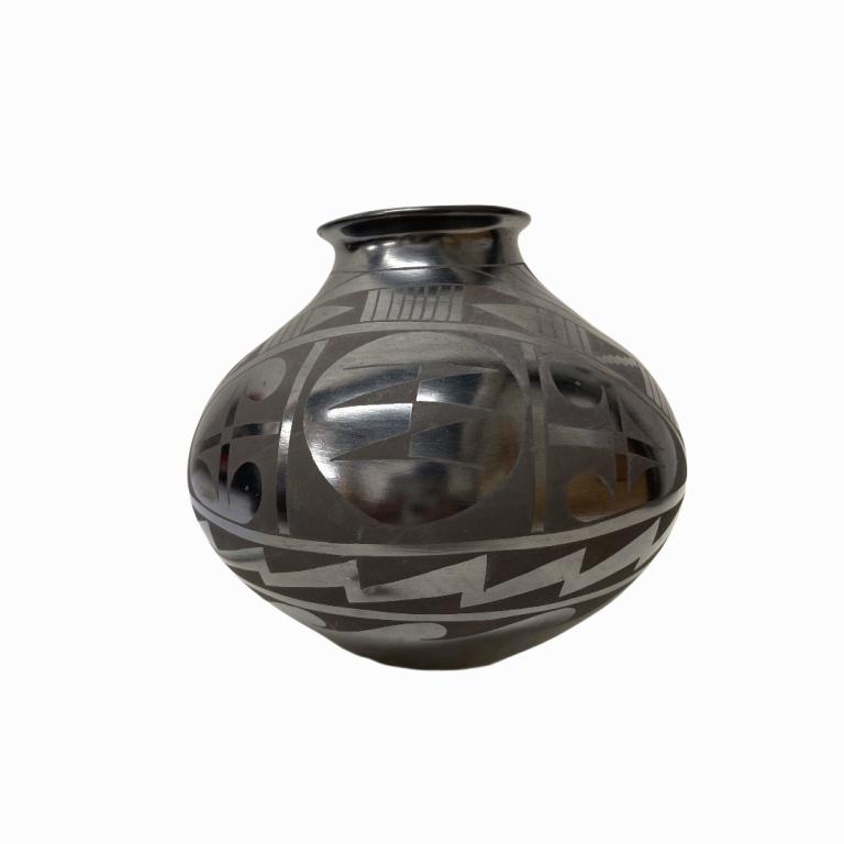 Jesus Tena Vintage Black Pottery Vase (1 of 4)