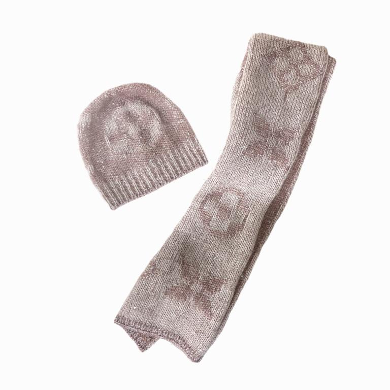 Louis Vuitton Monogram Glitter Beanie And Scarf. (1 of 7)