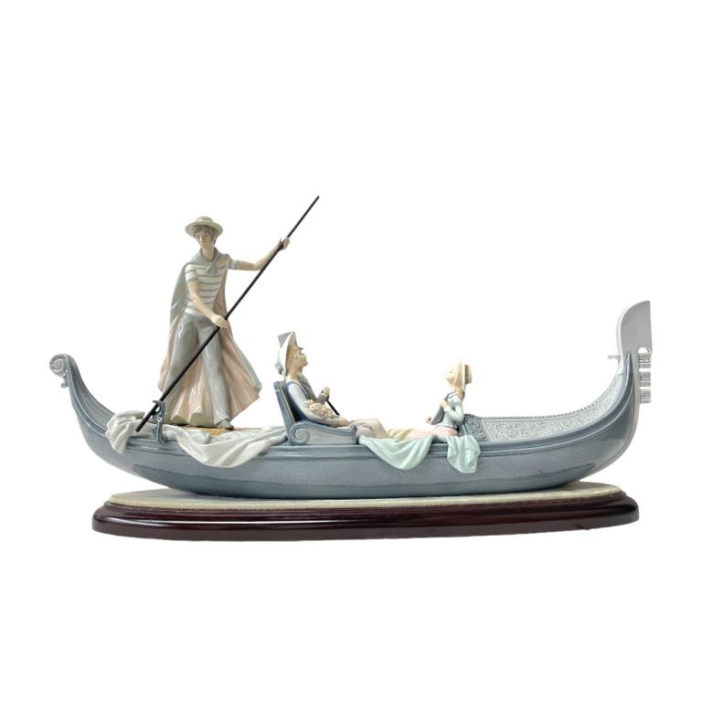 Large Lladro "In The Gondola" Porcelain Sculpture (1 of 6)