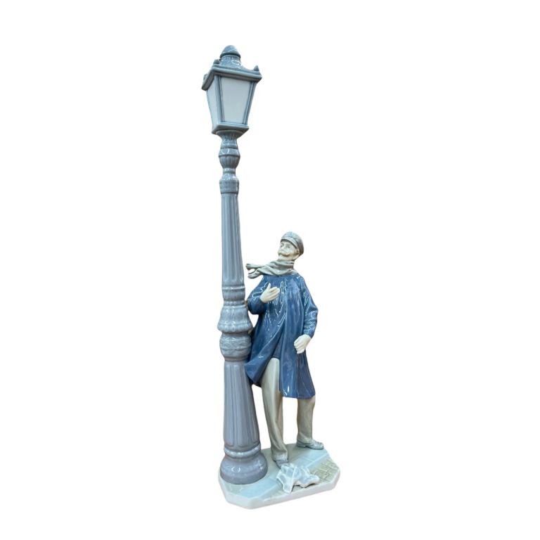 Lladro Spain "Lamp Lighter" Sculpture 5205 (1 of 4)