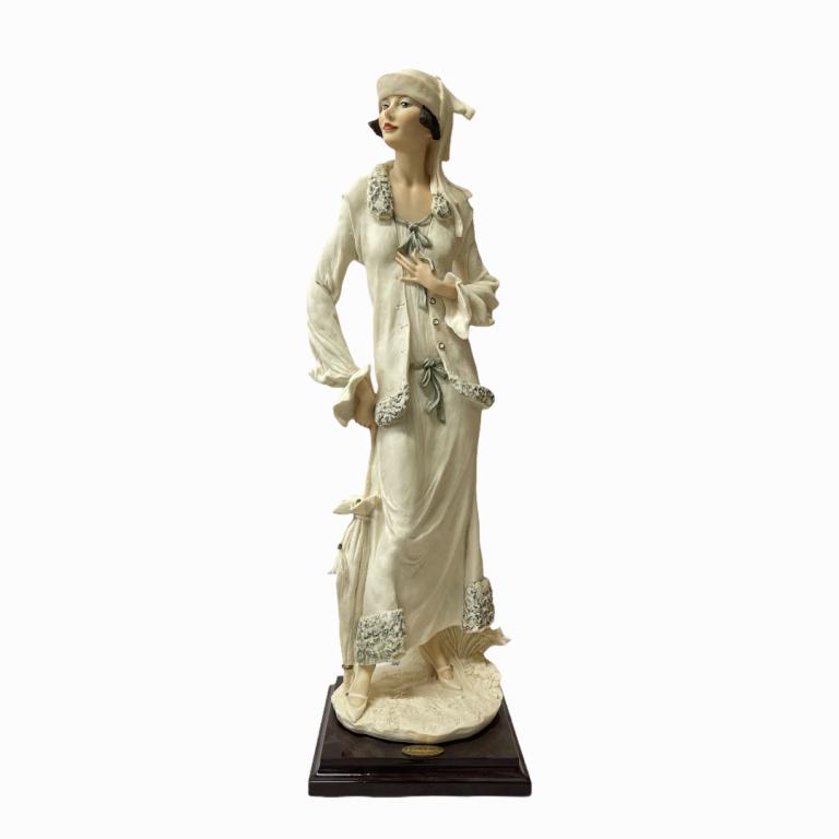 Giuseppe Armani "Tamara" Sculpture W/Box 0798F: Giuseppe Armani Italian porcelain sculpture titled "Tamara" number 0798F. Measures approx. 17 5/8" height. Includes original box. Appears in overall good condition.