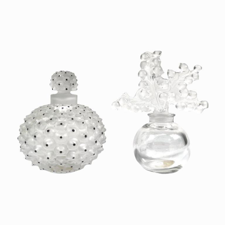 A lot of 2 Lalique French crystal perfume scent decanter bottles with stoppers. Lot includes the (1 of 4)