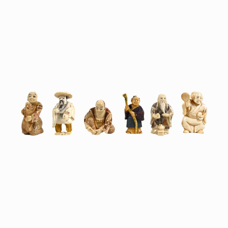 A lot of antique Japanese carved and polychromed netsuke sculptures depicting various sculptures.: A lot of antique Japanese carved and polychromed netsuke sculptures depicting various sculptures. Many signed....see photos. Tallest measures approx. 1 1/4" height. Some enamel loss.