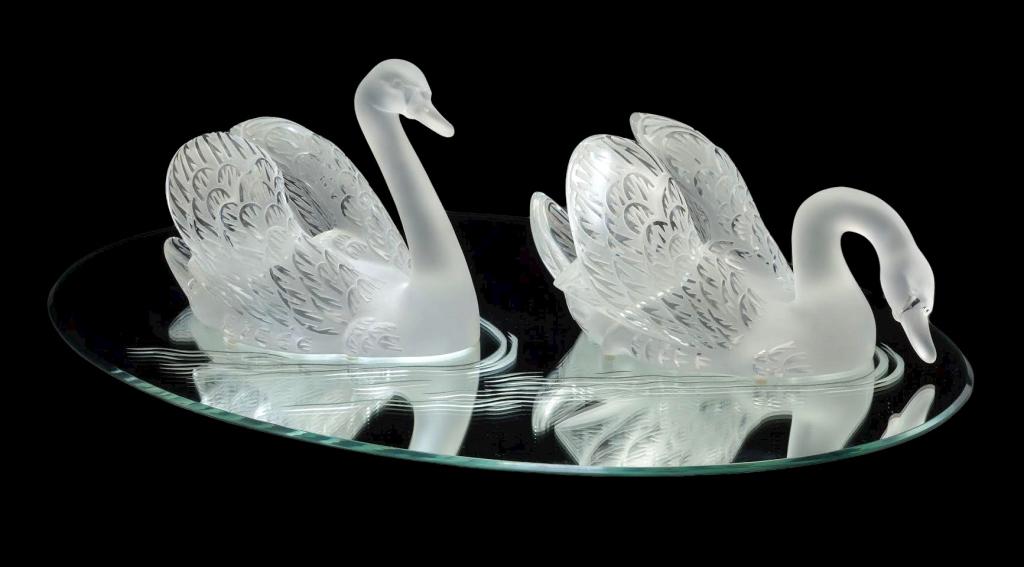 Pair of Vintage Lalique Large Swans (1 of 4)