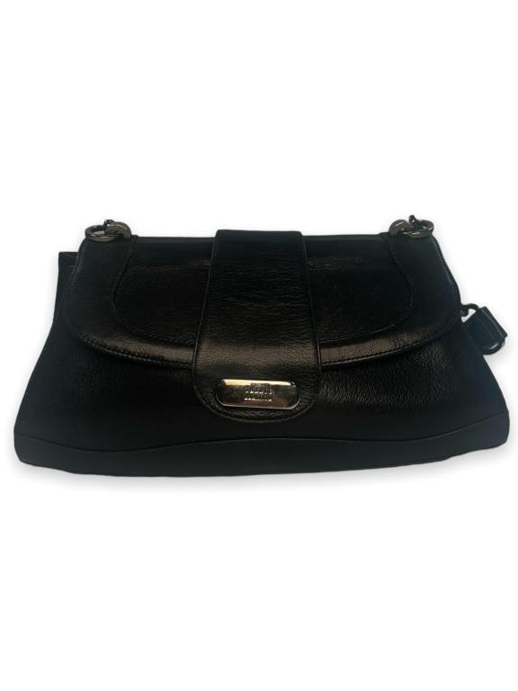 Stuart Weitzman Vintage Shoulder Bag: Authentic Stuart Weitzman made in Spain black shoulder bag. Has black hardware and some noticeable wear to the name plate. Please see photos for best illustration. Measuring approx 7"high and 11" wide