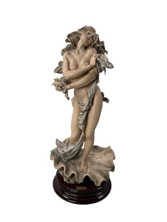 Florence Giuseppe Armani " PEARL " Figurines: Florence Giuseppe Armani " PEARL " Figurines. Signed Twice On The Sculpture. Edition NO. 998/5000. Model 1019/T PEARL,( Height: 20, Width: 9) Certification and and original box included.
