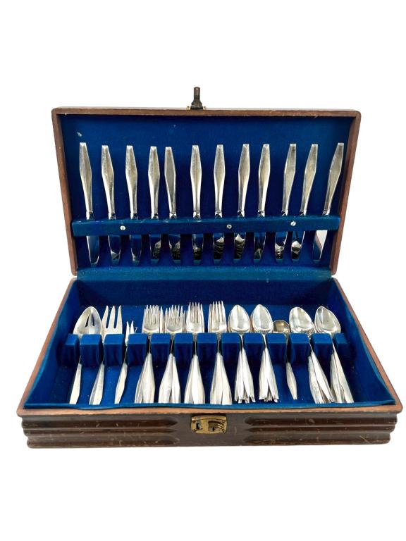 70 PC Reed & Barton Sterling Silver Flatware (1 of 7)