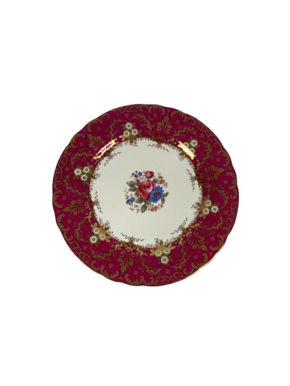 Set Of 12 Aynsley England "Royalty" Dinner Plates: Set Of 12 Aynsley England "Royalty" Dinner Plates A set of twelve John Aynsley English fine bone china porcelain dinner plates in the "Royalty" pattern with the red colorway. Each plate measures appro