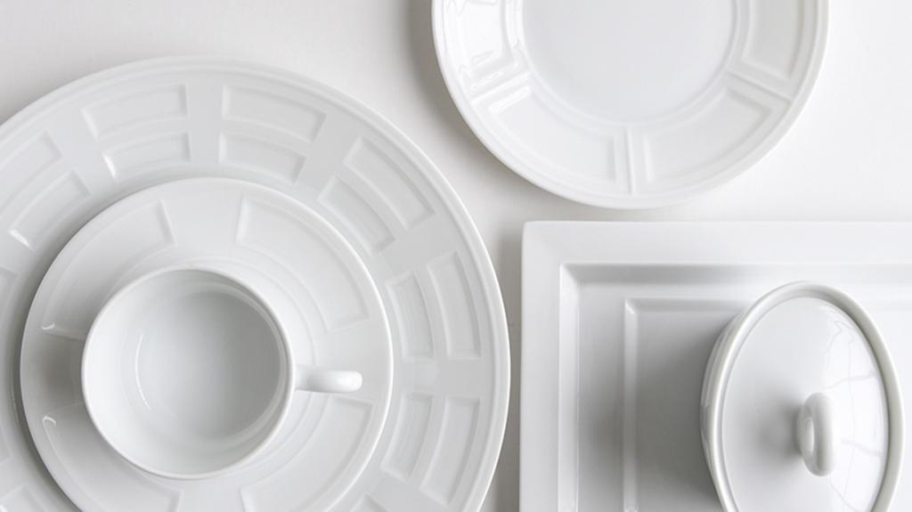 9PCS BERNARDAUD Naxos LIMOGES Porcelain Plates: This set includes: 1 Bernardaud Naxos Bread & Butter Plate (6 1/4") 2 Bernardaud Naxos Dessert/cake plates (6.2") 1 Bernardaud Naxos coupe soup plate (7.5") 1 Bernardaud Salad Plate (8.5") 1 Bernardau