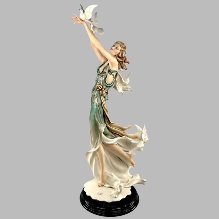 Large Giuseppe Armani "White Wings" Figurine (1 of 13)