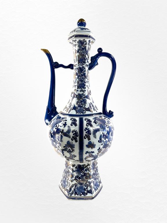 European porcelain massive tea pot (1 of 6)