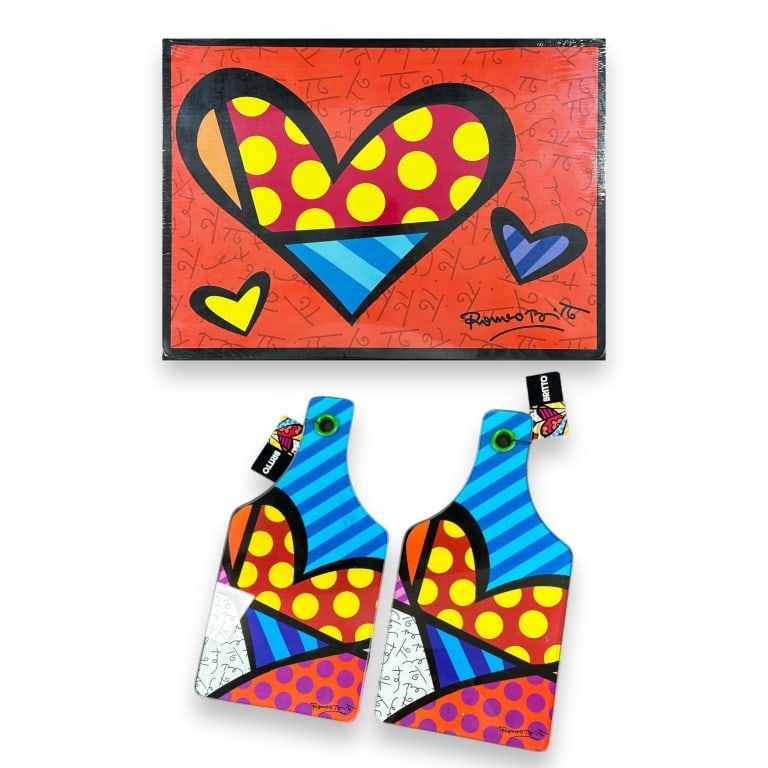 Romero Britto Giftcraft four piecce placemat set and cutting board. Largest measure approx.16" (1 of 6)