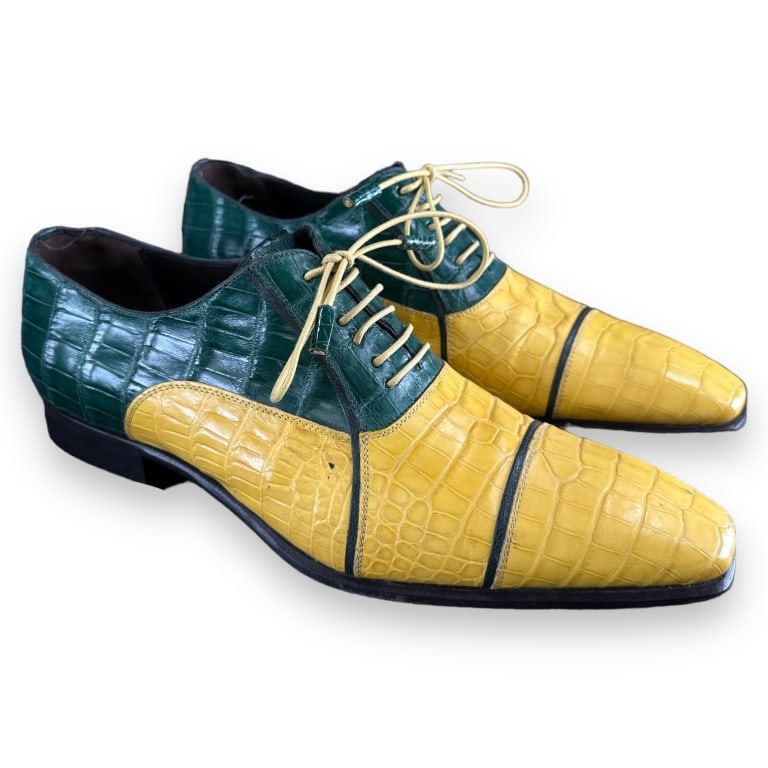 A pair of men's used Caporicci genuine crocodile leather shoes in green and yellow. Size 10G Style: A pair of men's used Caporicci genuine crocodile leather shoes in green and yellow. Size 10G Style number A-201-552. Overall good used condition. JD/B:13