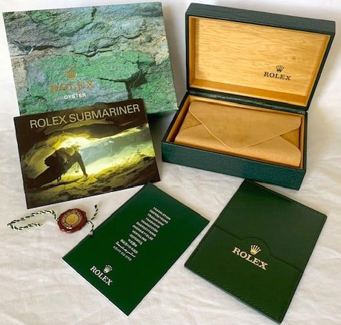 Description:- Authentic Rolex Submariner watch box set includes:- Original Rolex green leather (1 of 5)