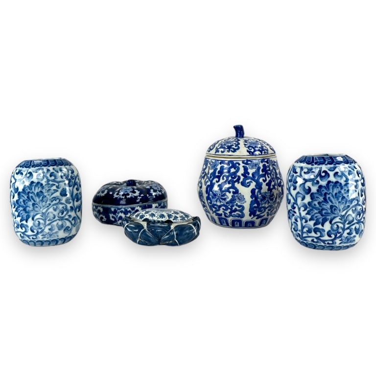 A lot of three Chinese blue and white porcelain items to include a vase, gourd form covered bowl and (1 of 5)