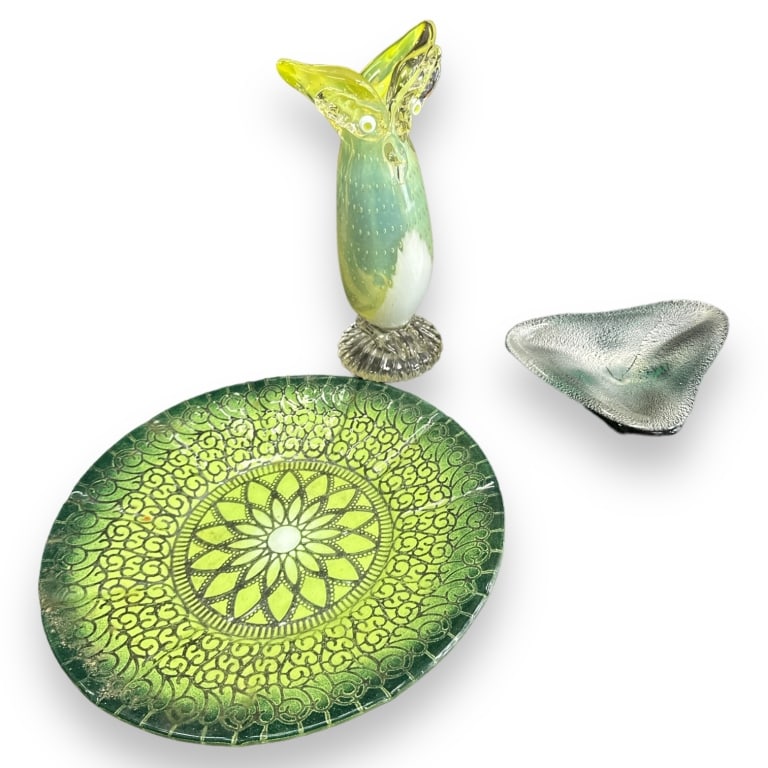 A lot of three vintage glass items to include an owl vase, modernist triangular bowl and a round (1 of 5)