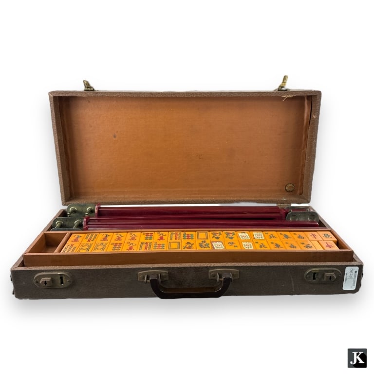 Vintage bakelite acrylic Mahjong game set. Has 5 red bakelite tile rails. Includes fitted leather (1 of 3)