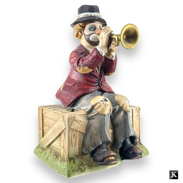Vintage Waco Melody in Motion Willie the Trumpeter Hobo Clown Music Box Porcelain. No apparent chips: Vintage Waco Melody in Motion Willie the Trumpeter Hobo Clown Music Box Porcelain. No apparent chips or cracks. Adjustable volume, needs batteries. Approx: 12"H x 7"L x 7"D. EF/B15/SH:13A