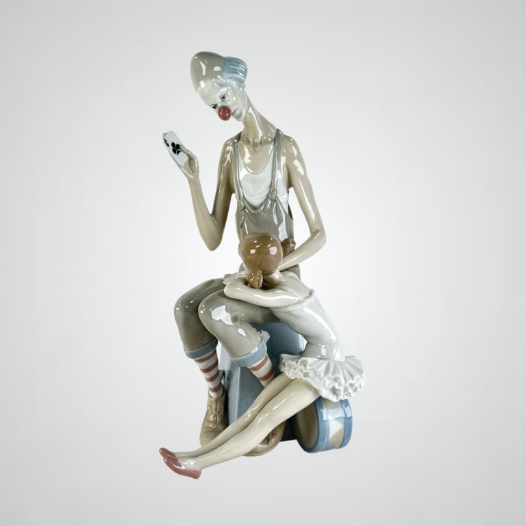 Lladro Figurine, 4605 Magic Gloss, Retired. 15.5 H. Appears in good condition. EF/B15/SH:12A (1 of 4)