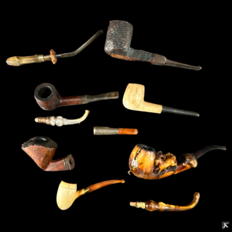 Vintage And Antique Meershcaum & Wood Pipes: Lot of vintage and antique wooden and meerschaum pipes. JD/B13/SH:14A
