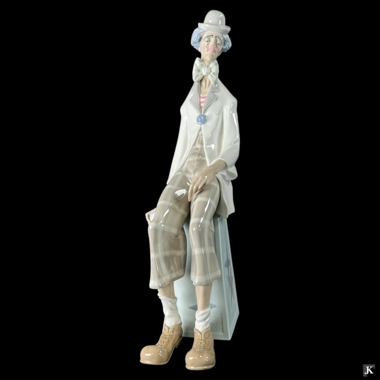 Lladro Spain "Clown With Concertina" Figure #1027: panish Name: Payaso Sculptor: Salvador Furió Year Issued: 1969 Lladro Spanish glazed porcelain sculpture titled "Clown With Concertina" or "Payaso" number 1027. Issued in 1969 and retired in 1993. Me