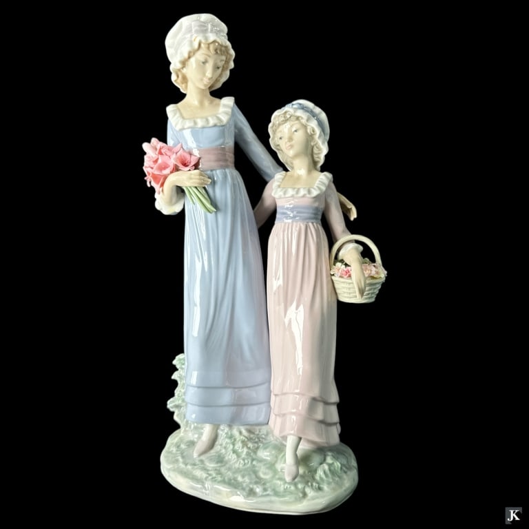 Lladro Spain "Daughters" Porcelain Sculpture #5013: Lladro Spanish glazed porcelain sculpture titled "Daughters" or "Hermanitas Con Flores" number 5013. Sculpted by Vincente Martinez. Issued in 1978 and retired in 1991. Measures approx. 12 1/2" height.