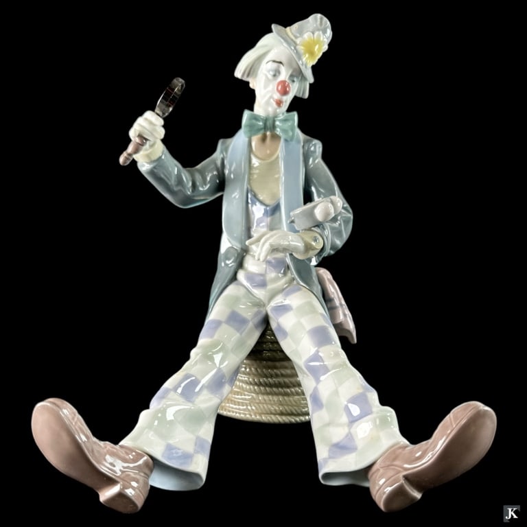 Lladro Spain "Checking The Time" Figure #5762 (1 of 5)