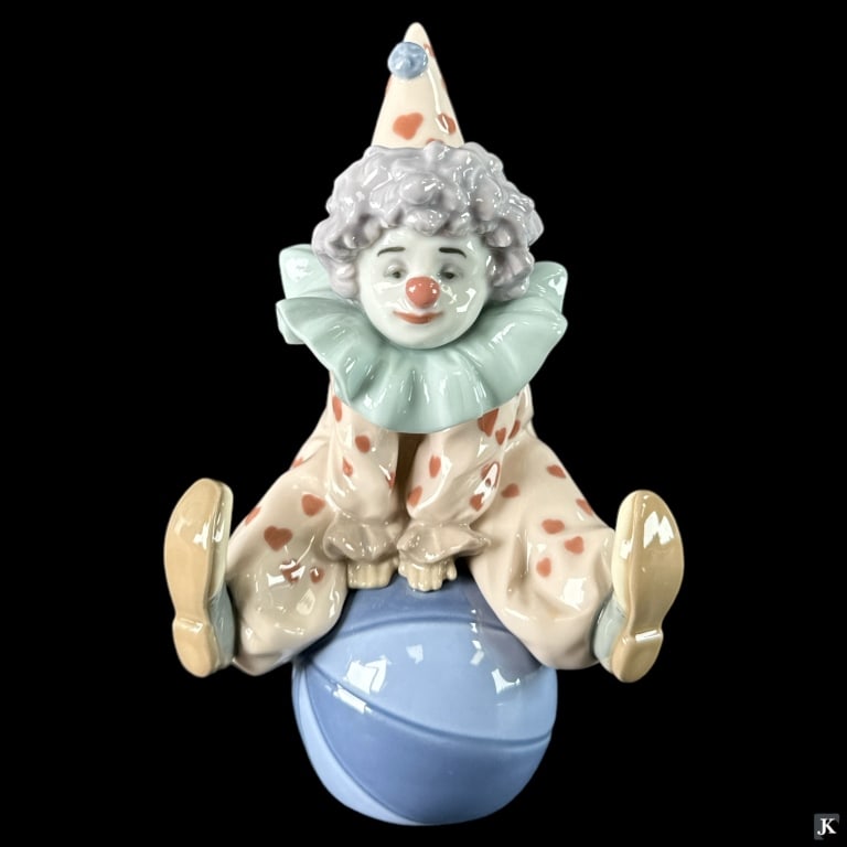 Lladro Spain "Having A Ball" Porcelain Figure 5813: Lladro Spanish Glazed porcelain clown figure titled "Having a Ball" or "Pequeno Pierrot Saltando" number 5813. Sculpted by Antonio Ramos. Issued in 1991 and retired in 2018. Measures approx. 7" height