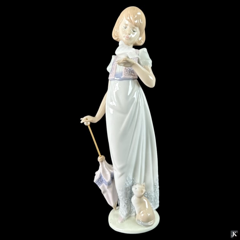 Lladro Spain "Summer Stroll" Porcelain Figure 7611 (1 of 4)